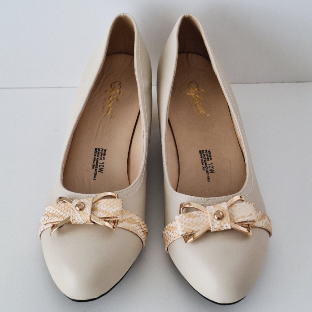 Sofwear by Beacon Josephine cream faux leather pumps - NWOT
